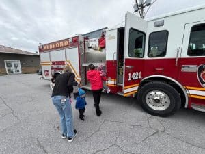 Pratique d'évacuation camion et enfants Bedford